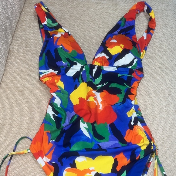 Ralph Lauren Bold Abstract Floral Swimsuit - Picture 5 of 11